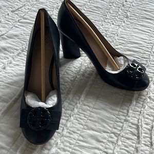 Tory Burch Elizabeth Round Toe Pump